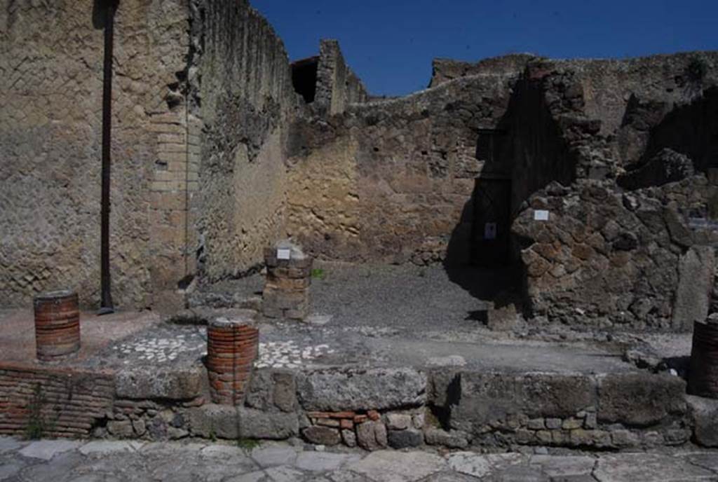 V.29, on left, Herculaneum, June 2008. Looking towards entrance doorway leading into steps to an upper floor.
Photo courtesy of Nicolas Monteix.